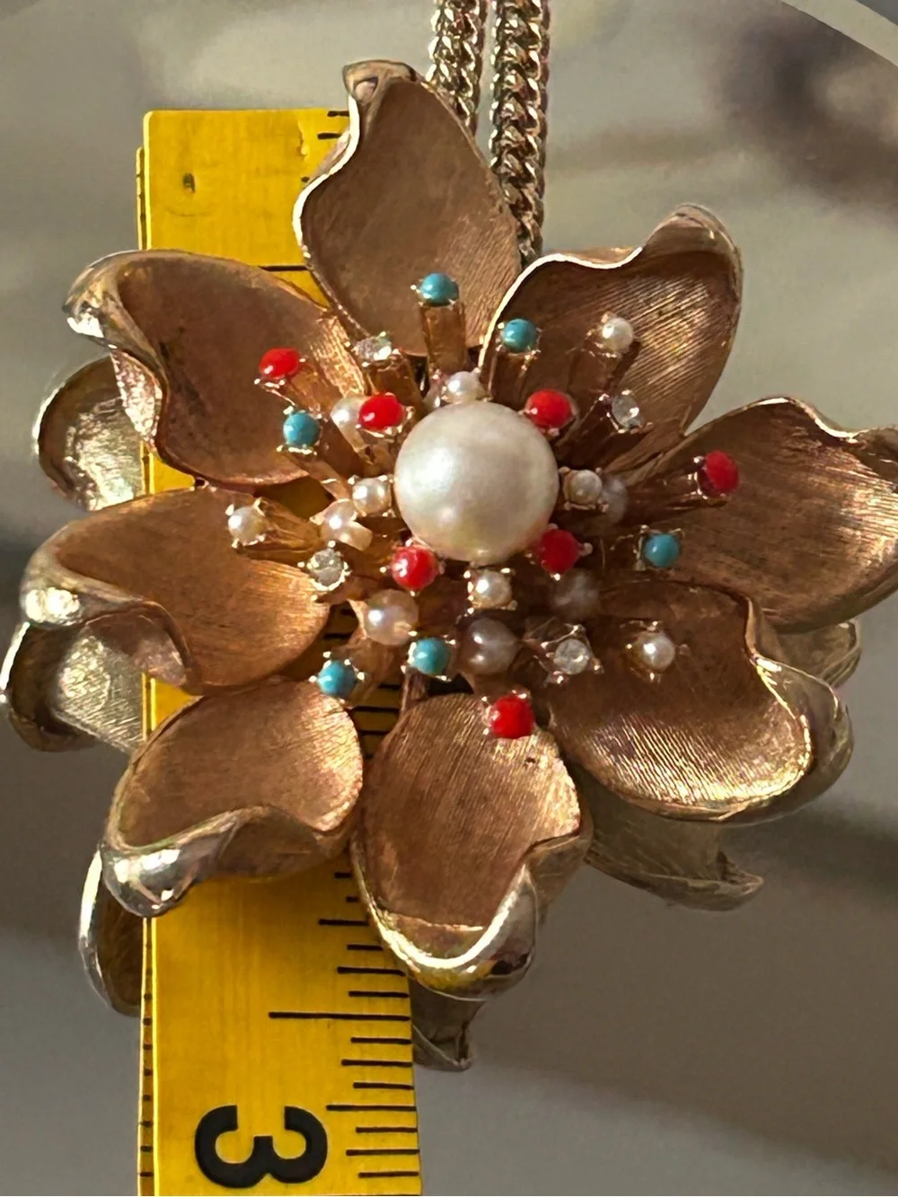 RARE VINTAGE LARGE GOLD TONE BROOCH Flower Starburst Collectible Turquoise